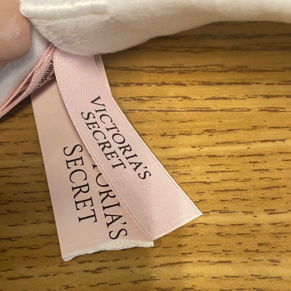 Victoria's Secret Classic White Bra - Picture 2 of 7